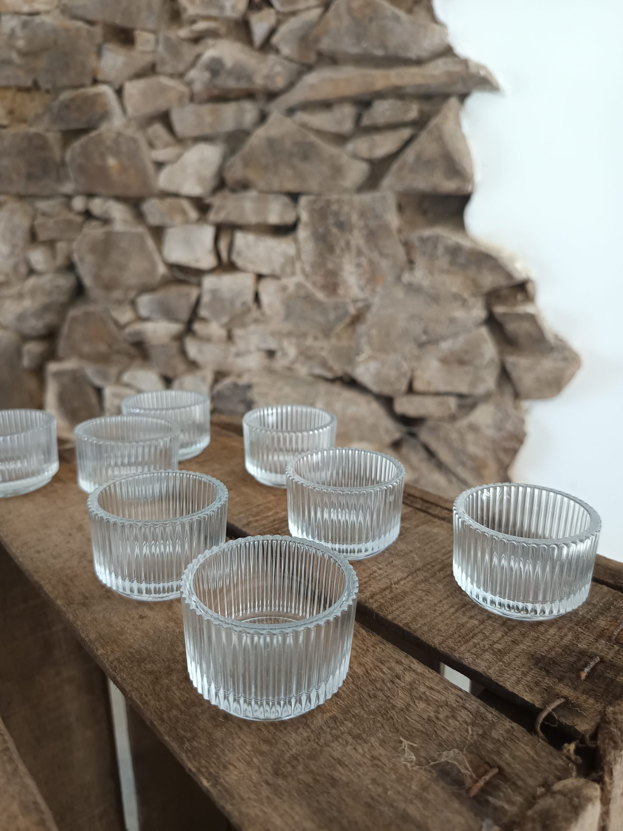 8 bougeoirs à disposer sur une table