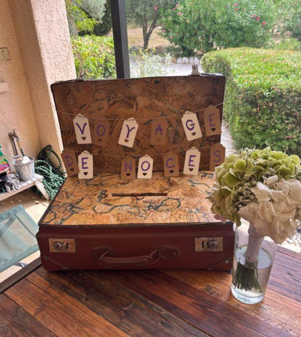 Valise transformée en urne pour mariage